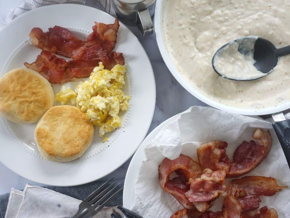 bacon-milk-gravy-for-biscuits-recipe