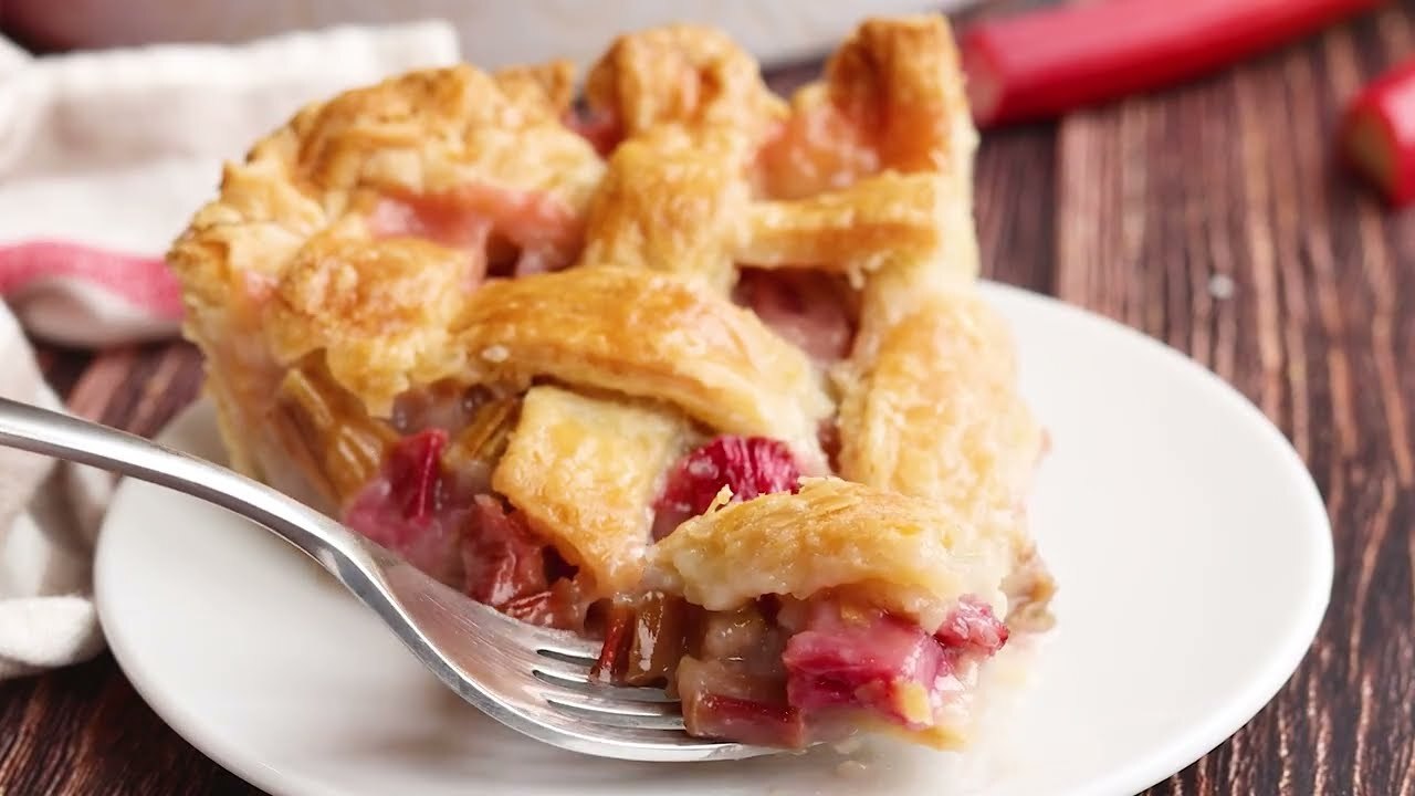 fresh-rhubarb-pie-recipe