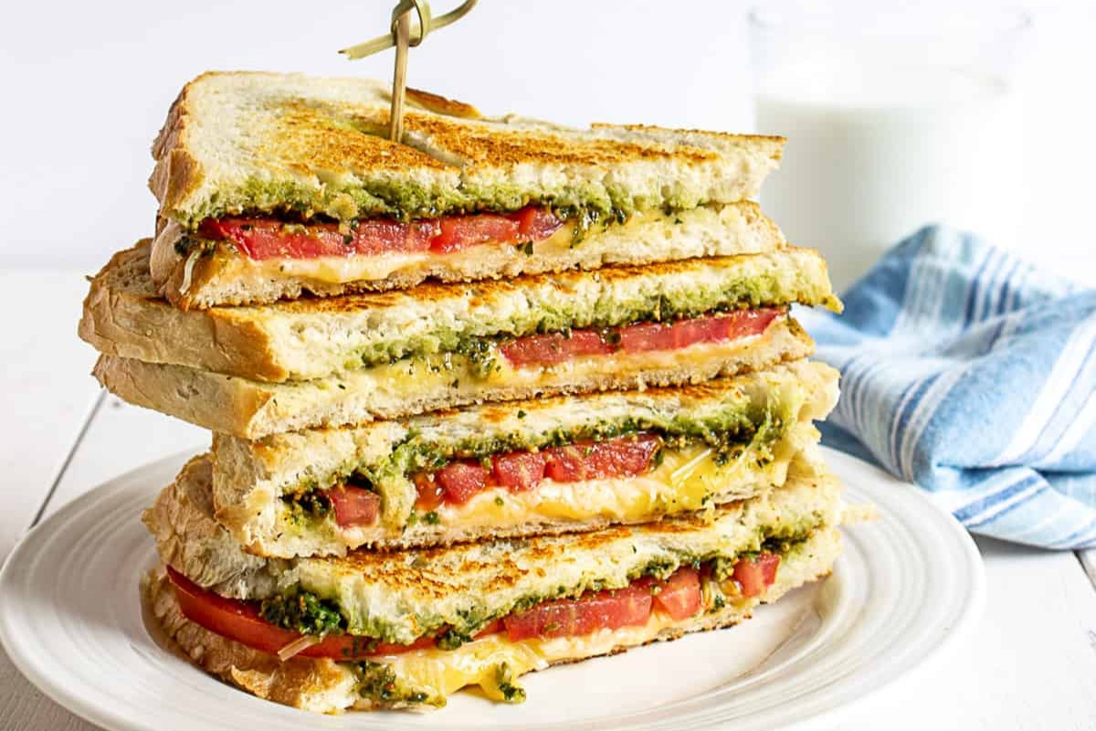 pesto-grilled-cheese-sandwich-recipe