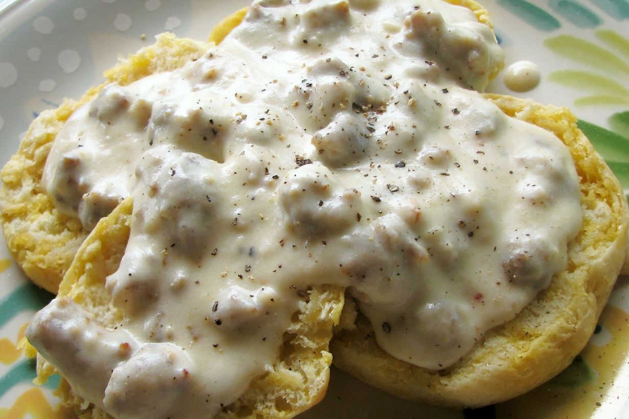 sausage-gravy-and-biscuits-recipe