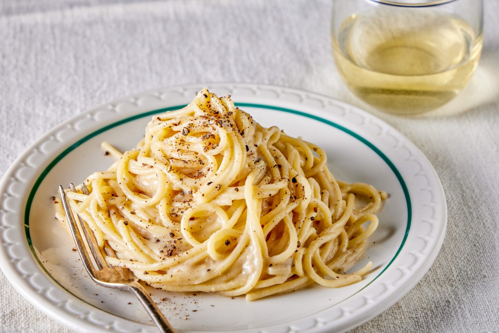 spaghetti-cacio-e-pepe-recipe