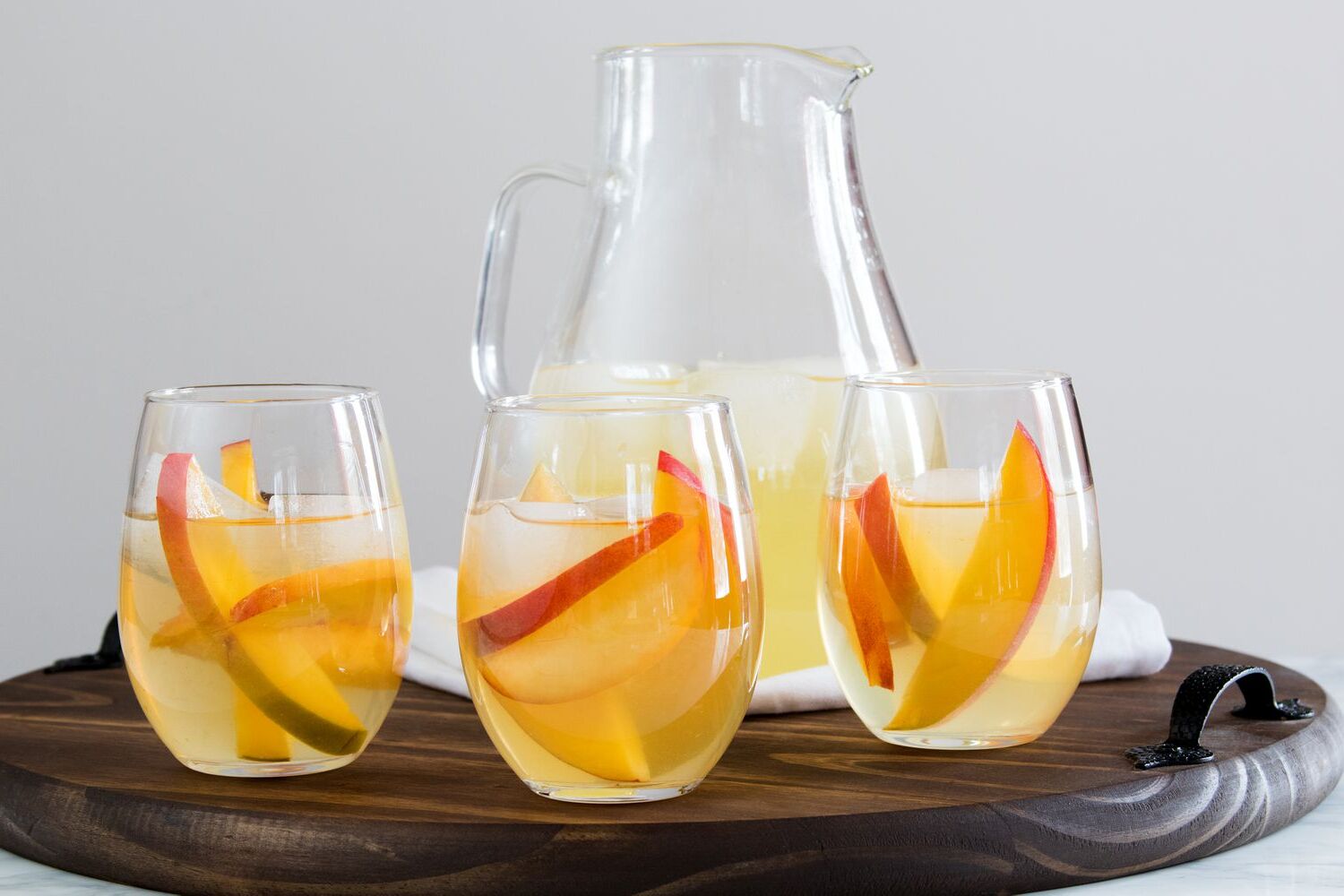 white-peachy-sangria-recipe